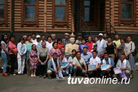 Победителями Первого межрегионального симпозиума по деревянной резьбе стали мастера из Хакасии и Тувы Победителями Первого межрегионального симпозиума по деревянной резьбе стали мастера из Хакасии и Тувы