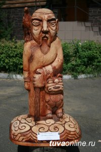 Победителями Первого межрегионального симпозиума по деревянной резьбе стали мастера из Хакасии и Тувы