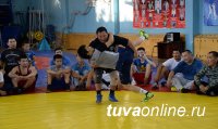 Чемпионы мира по вольной борьбе Борис Будаев и Виктор Алексеев провели мастер-классы для юных спортсменов Тувы