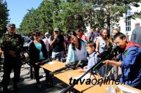 В День города на площадке полиции Тувы горожан знакомили с вооружением спецотрядов