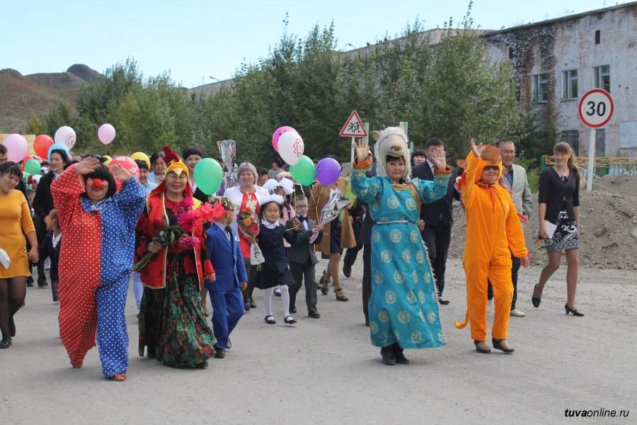 Сегодня попутчик ак довурак. АК-Довурак Республика Тыва. Тува АК Довурак. Туваасбест АК-Довурак комбинат. Дворец культуры АК-Довурак.