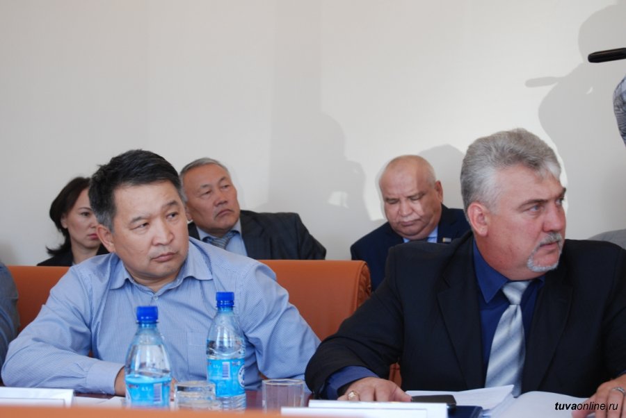 Тувинские художники. Вакансии тува. Вакансии в кызыле. Работа в кызыле. Гагарина 12 кызыл фото.