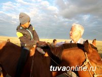 В честь тувинских добровольцев состоялись скачки среди лошадей тувинской породы