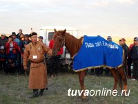 В честь тувинских добровольцев состоялись скачки среди лошадей тувинской породы