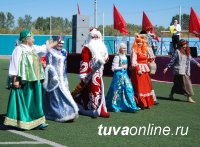 Коллективы Кызыла к Костюмированному шествию на следующий День города начинают готовиться уже сейчас