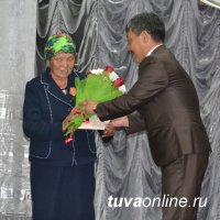 В Центре традиционной тувинской культуры чествовали активисток Союза женщин Тувы, живущих в селах  