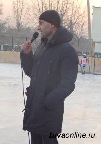 Капитан детской команды «Субедей» Максим Белостоков открыл новую дворовую хоккейную площадку