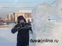 Ваяние скульптур изо льда у Новогодней елки Кызыла – можно увидеть в эфире кабельного ТВ «Риванета»