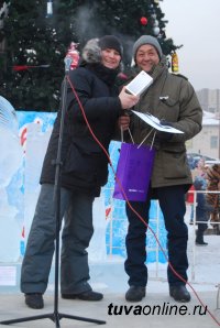 iPhone 7 для победителей конкурса Ледовых скульптур «Мир Кино», хлопушки, Дед Мороз на красном лимузине – в Кызыле открылась главная елка!!!