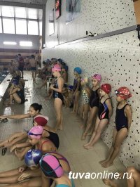 Кызыл: Новогодний турнир по плаванию собрал более 100 юных спортсменов