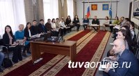 В День Печати Глава Тувы сверил приоритеты на 2017 год с молодыми журналистами