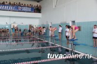 В бассейне ТувГУ прошло первенство Кызыла по плаванию среди школьинков