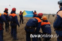 Тувинские спасатели тренировались в десантировании с вертолета в Хакасии