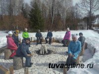 На весенних каникулах школьники Кызыла принимают сверстников из кожуунов Тувы