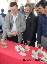 К 100-летию Хертека Тойбухаа, легендарного резчика, проведен вечер-концерт и творческий конкурс К 100-летию Хертека Тойбухаа, легендарного резчика, проведен вечер-концерт и творческий конкурс