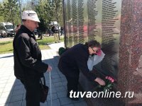 На площади Победы сегодня в 11 часов состоится церемония возложения венков к памятнику павшим