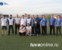 Сборные «Тываэнерго» и «Тываэнергосбыта» встретились в товарищеском матче по футболу
