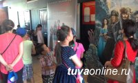 Депутаты Кызыла организовали поход в кино для 50 детей из социального центра