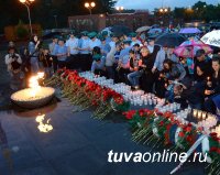 В окнах домов Кызыла и на площади Победы 22 июня в 22 часа 22 минуты загорятся Свечи памяти