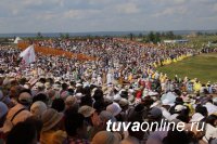 Глава Кызыла Дина Оюн поздравила жителей Якутска с праздником "Ысыах Туймаады"