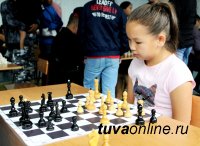 В МВД Тувы состоялся шахматно-шашечный фестиваль, приуроченный ко Дню семьи, любви и верности
