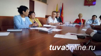 Партийцы Тувы проверили ход благоустройства дворовых территорий, вошедших в партпроект «Городская среда»