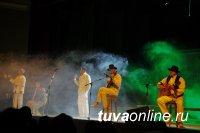 В Туве спектаклем «Свет моих очей» открылись гастроли театра Камала