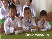 Компания "Тывасвязьинформ" помогла собраться в школу 24 воспитанникам Центра социальной помощи детям