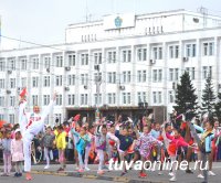 Более 2700 кызылчан приняли участие в Праздничном костюмированном шествии ко Дню города