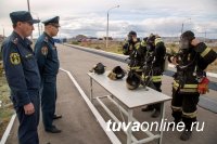Лучшее звено газодымозащитной службы определили в ходе республиканских соревнований в Туве