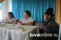 Молодые врачи, волонтеры, молодогвардейцы организовали «десант здоровья» в Кызылском доме-интернате для инвалидов и пожилых людей