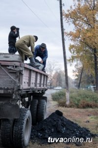 В Туве продолжается доставка социального угля семьям с 5-тью и более детьми