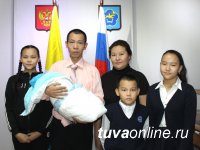 В Туве граждане Китая и Украины приняли российское гражданство