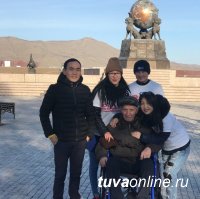 Почетный гражданин Кызыла Аркадий Поручник вместе с "Добрыми сердцами Тувы" побывал на Центре Азии