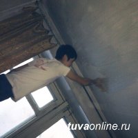 Добровольцы-2017:  "Добрые сердца Тувы" помогли ветерану с уборкой квартиры