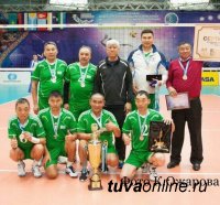 Сборная ветеранов по волейболу Тувы заняла призовое место в международном турнире в Казахстане