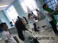 Кызыл: "Добрые сердца Тувы" оформили елку в Детской соматической больнице