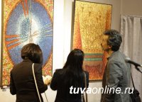 Выставка молодых художников Тувы в Доме туризма у центра Азии