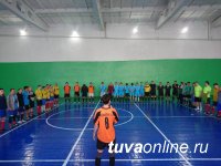В Кызыле состоялся благотворительный турнир по мини-футболу в поддержку 12-летней Ринель Сыргашевой