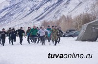 Тува: В рыбацком конкурсе "Золотая лунка" удача улыбнулась первому Дмитрию Новежникову, самая крупная рыба - у Виталия Сарыглара