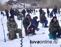 Тува: В рыбацком конкурсе "Золотая лунка" удача улыбнулась первому Дмитрию Новежникову, самая крупная рыба - у Виталия Сарыглара