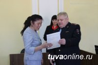 Ветеранам МВД по Республике Тыва вручены жилищные сертификаты