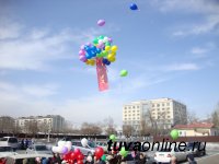 К 100-летию со дня рождения детского писателя Леонида Чадамба в небо выпущено 100 шаров
