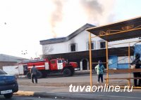 В поселке Каа-Хем Кызылского района потушен пожар в  неэксплуатируемом здании