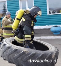 Впервые в Туве состоялись соревнования по пожарно-спасательному кроссфиту