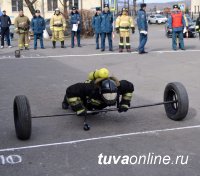 Впервые в Туве состоялись соревнования по пожарно-спасательному кроссфиту