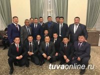 Шолбан Кара-оол поздравил представителей муниципальной власти Тувы с Днем местного самоуправления