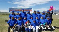 Выпускники Хайырыканской школы на 30-летие выпуска подарили родной школе и селу волейбольную площадку