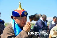 Тува: На горе Буура, где по преданию до сих хранятся остатки железного плота, спасшего людей во время всемирного потопа, состоялась церемония освящения