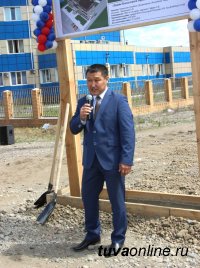 Глава Кызыла Дина Оюн приняла участие в закладке первого камня в строительство нового здания Кызылского горсуда
